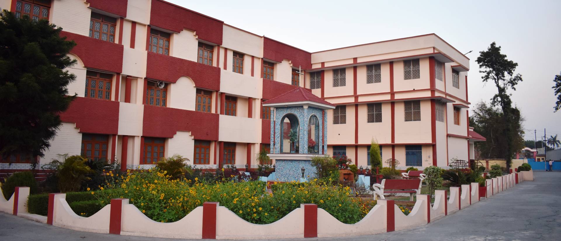 Sacred Heart Sr.Sec Convent School, Chandausi, UP 